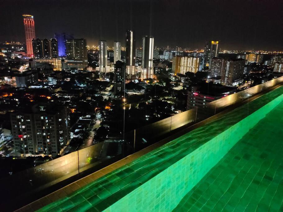 New Georgetown Stylist 2Br Homestay For 10Pax 无敌美景两房民宿 Beacon Executive Suite エクステリア 写真